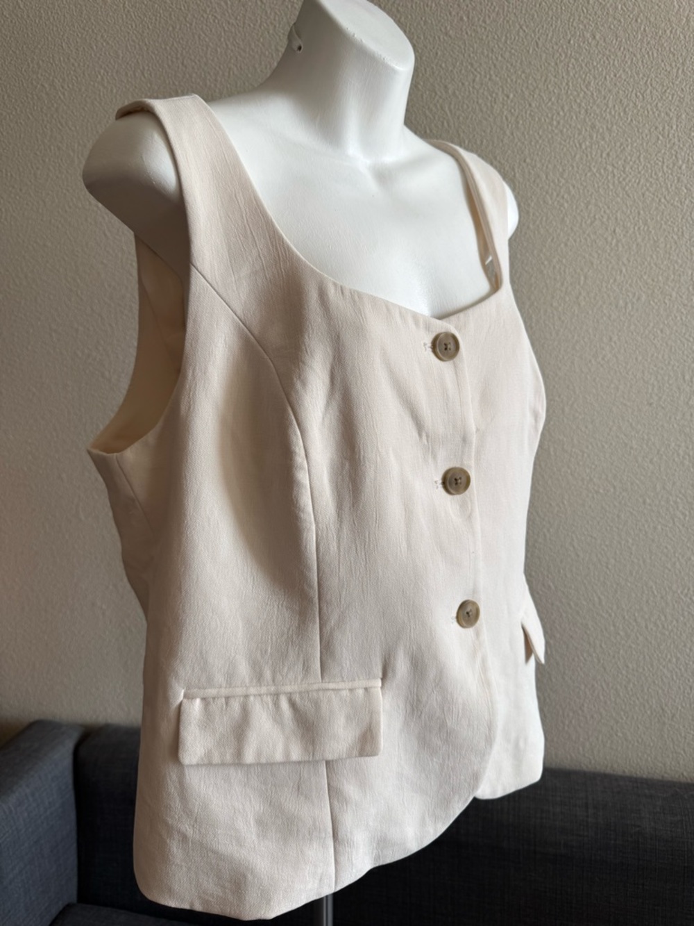 Cream Button-Front Sleeveless Vest - Picture 2 of 4